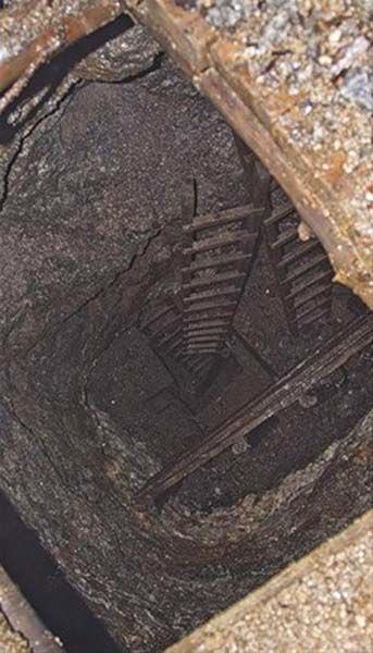 Daxma tualeti sökdülər: ortaya çıxanlar görənləri ŞOK ETDİ - FOTO