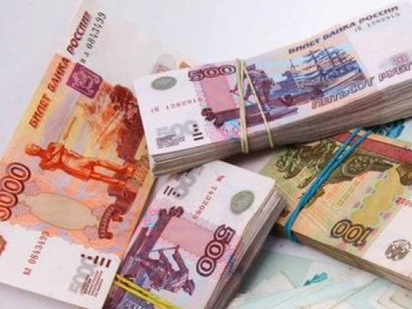 Rusiyada banklardan rekord həcmdə nağd pul çıxarıldı