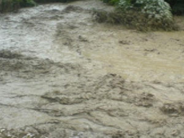 Su bəndi uçdu - İki kəndin sakinləri təxliyə edildi