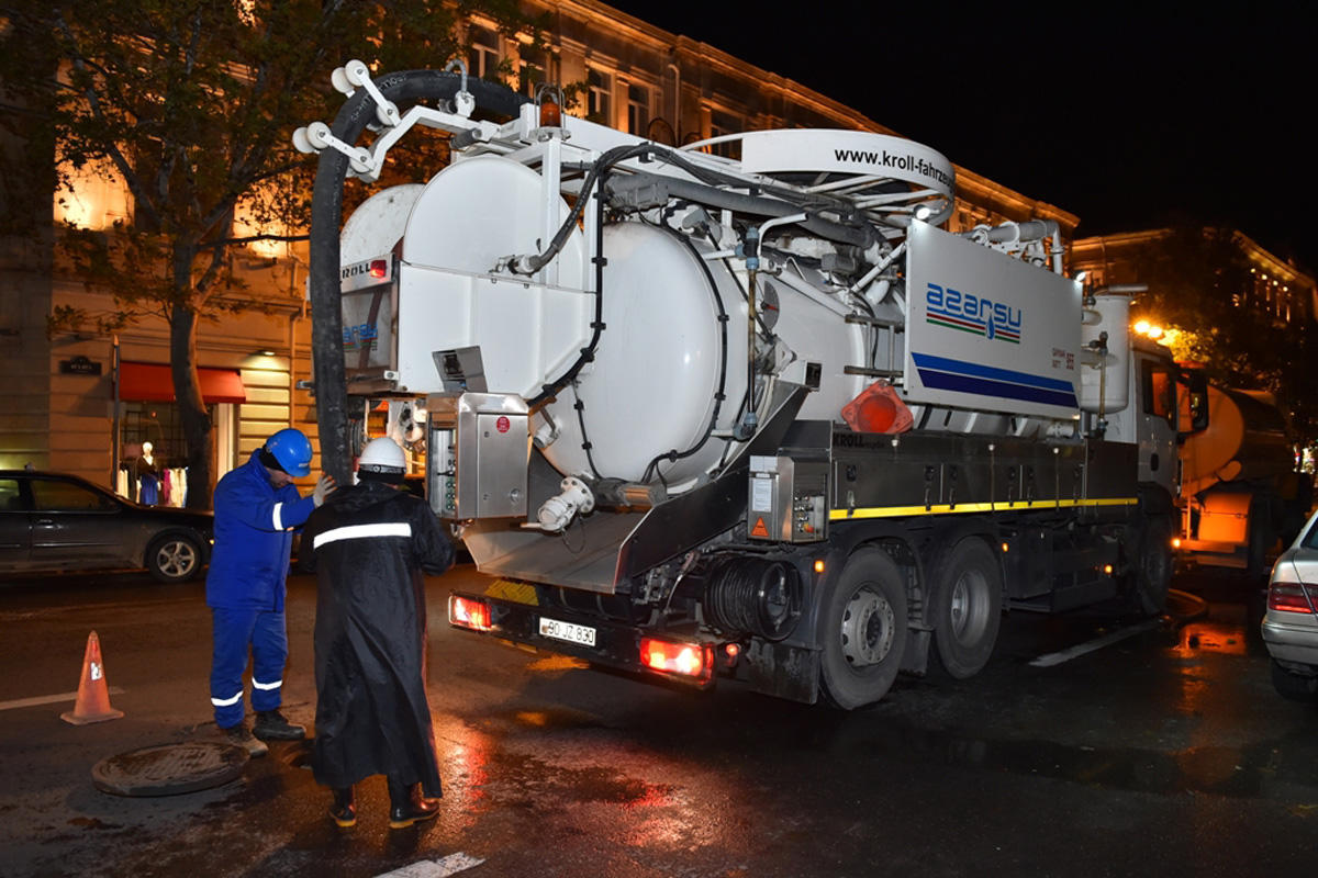 Bakının kanalizasiya xəttini robotlar təmizləyir - FOTO