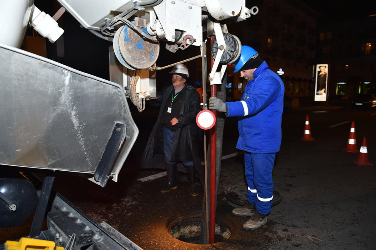 Bakının kanalizasiya xəttini robotlar təmizləyir - FOTO