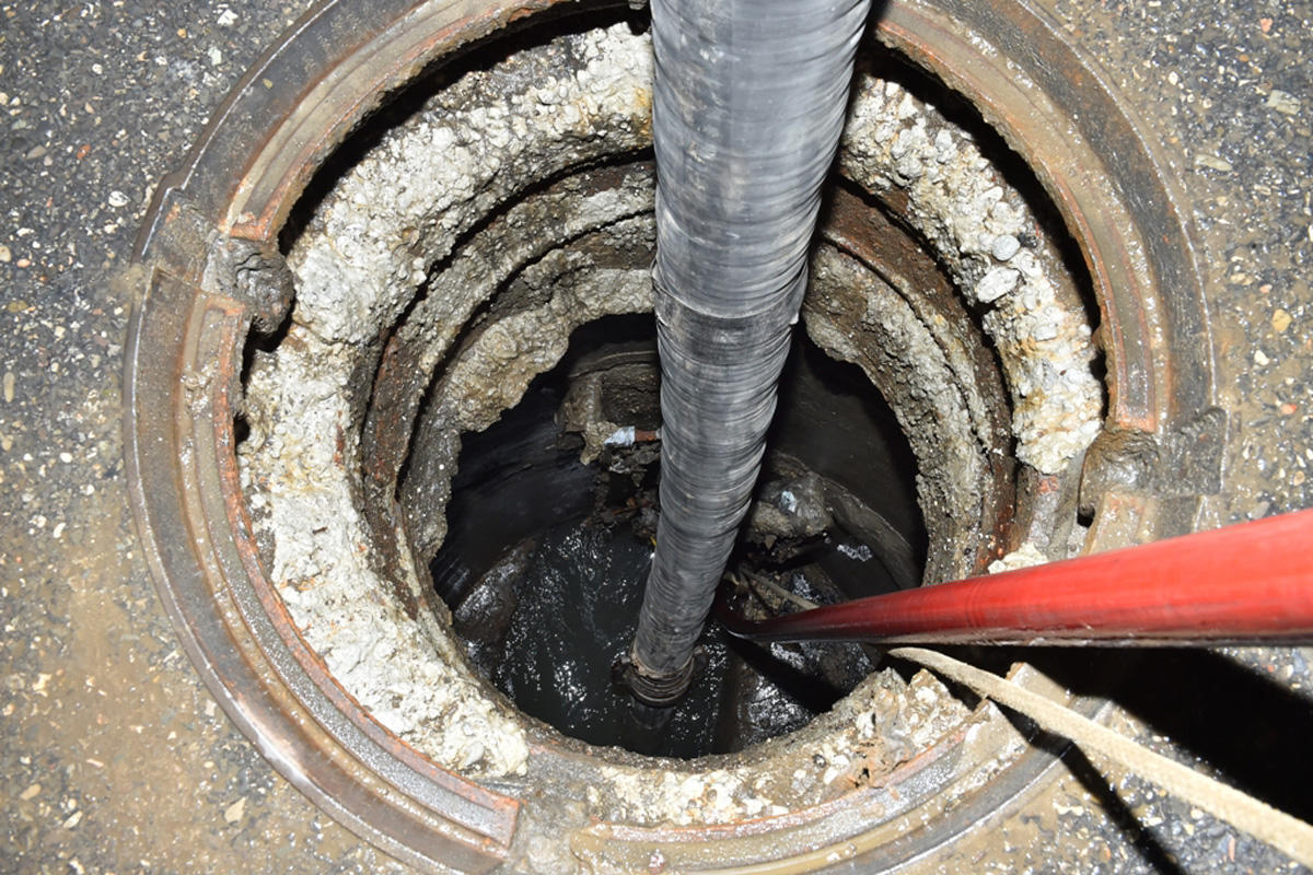 Bakının kanalizasiya xəttini robotlar təmizləyir - FOTO