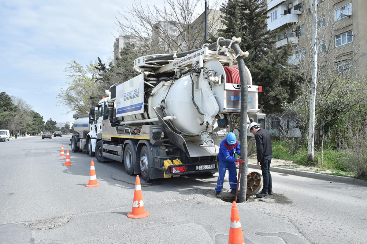 Bakının kanalizasiya xəttini robotlar təmizləyir - FOTO