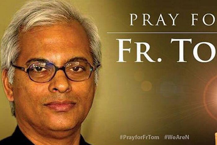 İşdən çıxarılan avtobus sürücüləri özlərini çarmıxa çəkdilər - FOTO