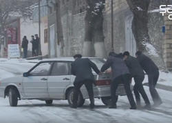 Donan sayğaclar, kəsilən qaz, bağlanan yollar: Qışa hazırlıq nə yerdədir?