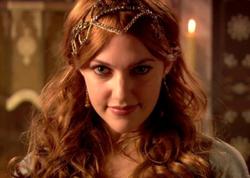 "Hürrem sultan" makiyajsız fotosunu yaydı