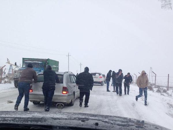 Bu yolu qar "iflic" etdi - <span class="color_red">VİDEO</span>