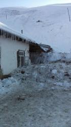 Bu balacanı beşik xilas etdi - Uçqun baş verən evdən FOTOlar