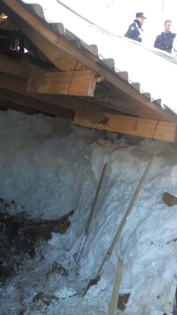 Bu balacanı beşik xilas etdi - Uçqun baş verən evdən FOTOlar