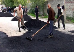 Ehsan əvəzinə yola asfalt çəkdirdi