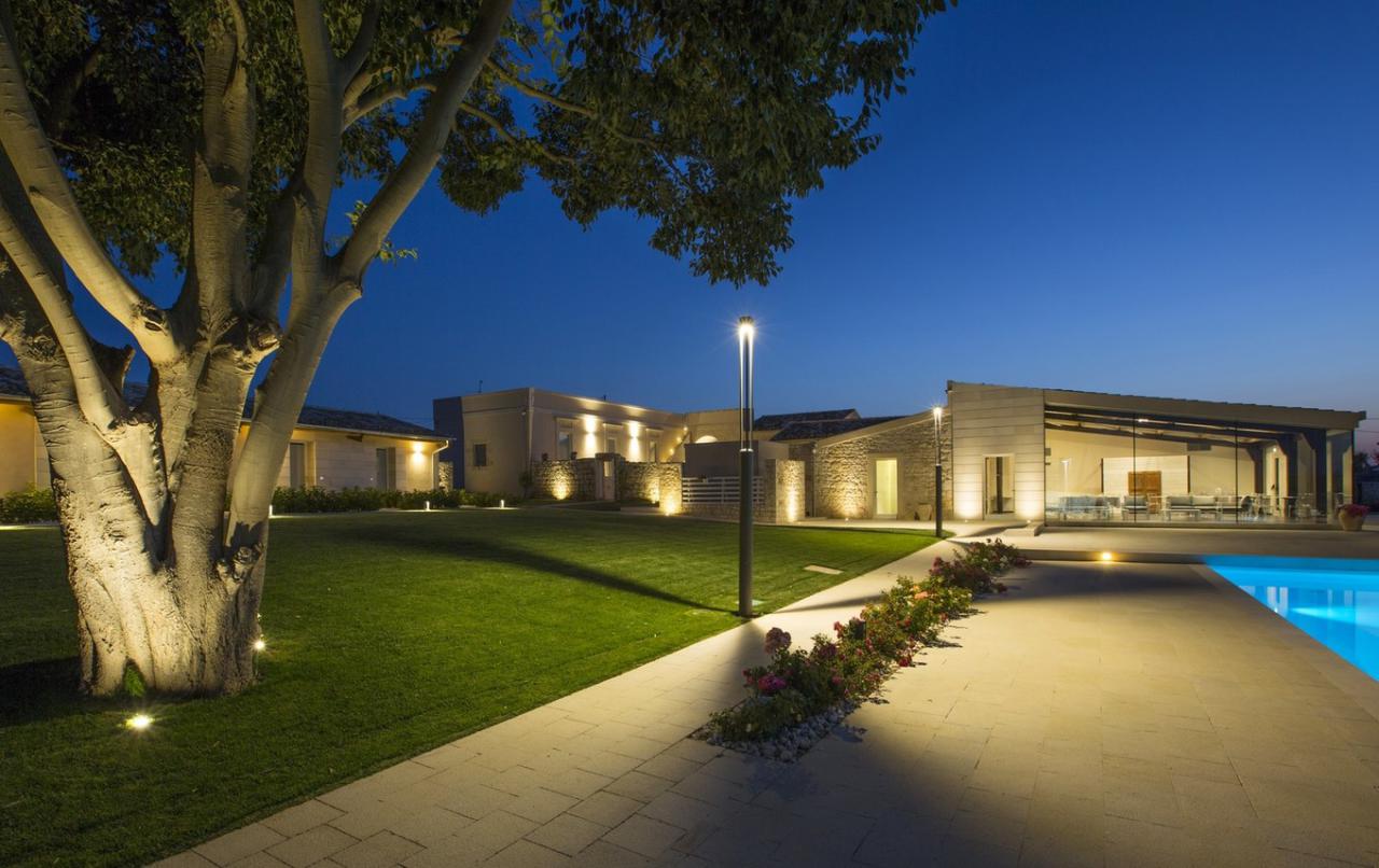 Köhnə kənd evi otel oldu - FOTO