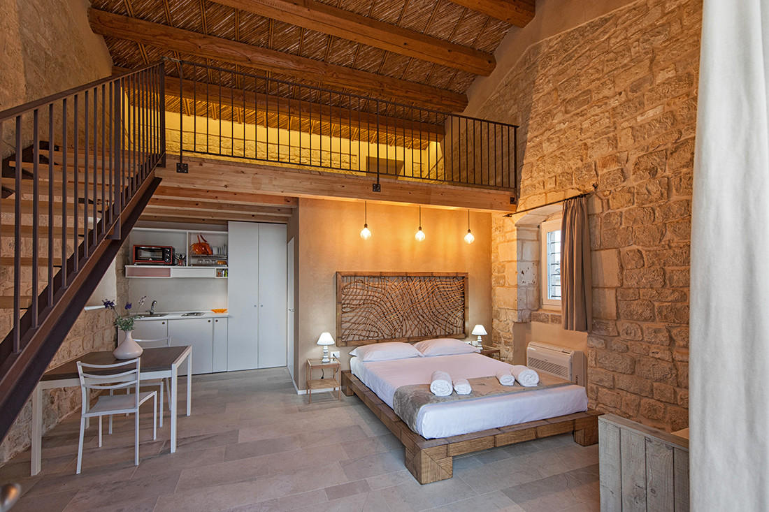 Köhnə kənd evi otel oldu - FOTO