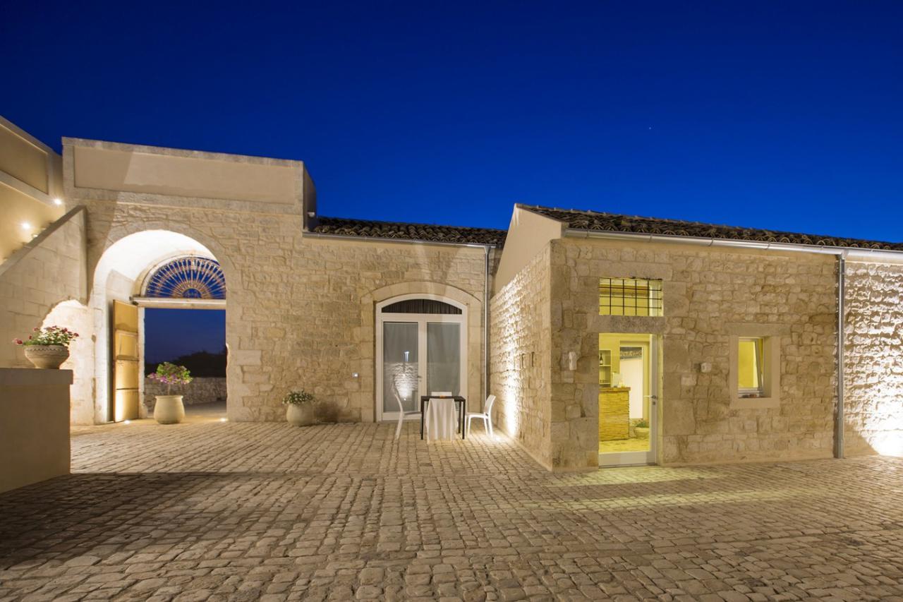 Köhnə kənd evi otel oldu - FOTO