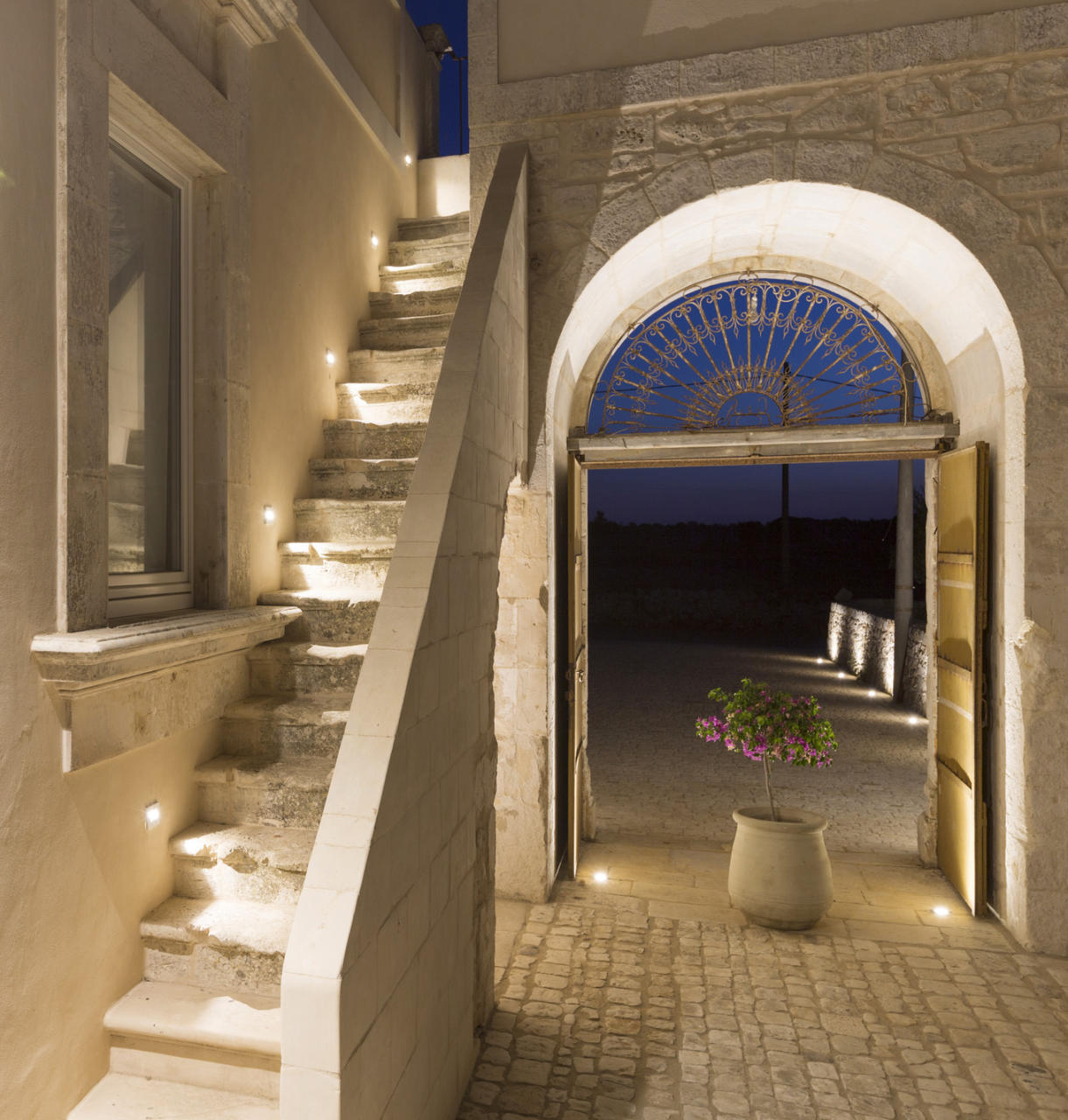 Köhnə kənd evi otel oldu - FOTO