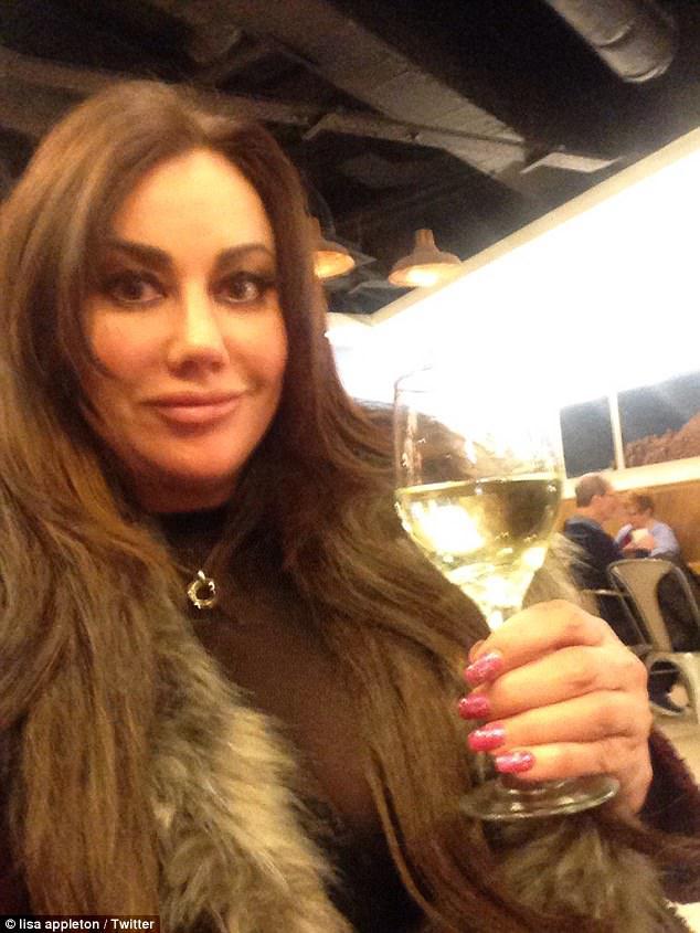 Qalmaqallı aktrisa alış-verişə lüt yollandı - FOTO