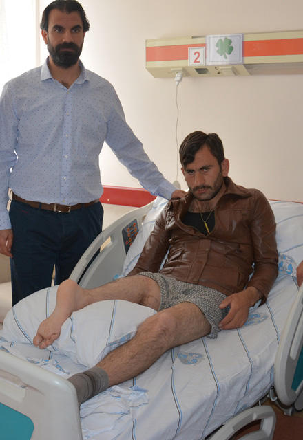 Həkimlər ayağını tərs tikdilər - FOTO