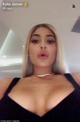 Məşhur model sinəsinin fotolarını paylaşdı - FOTO