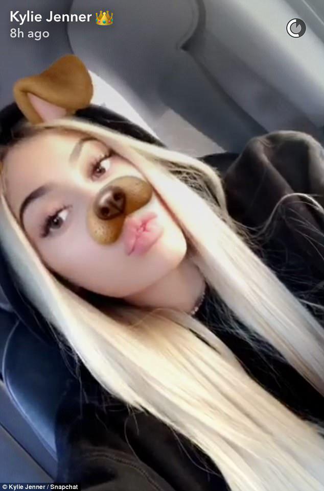 Məşhur model sinəsinin fotolarını paylaşdı - FOTO