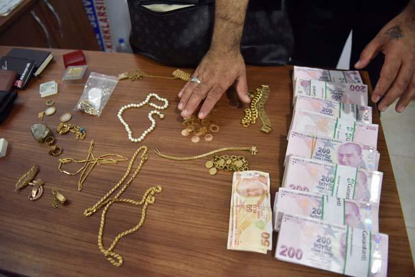 Yaşlı qadının sərnişin avtobusunda unutduğu çantadan "sərvət" çıxdı - FOTO