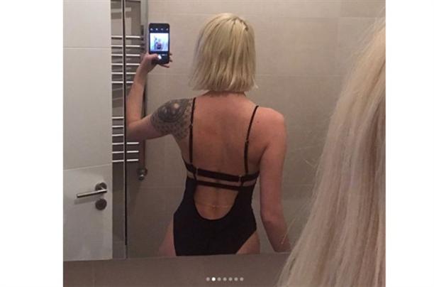 Türkiyəli modeldən hamamda bikini şou - FOTOlar