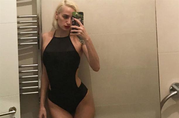 Türkiyəli modeldən hamamda bikini şou - FOTOlar