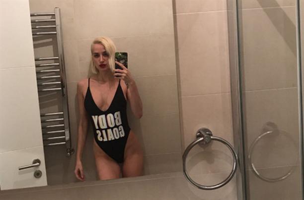 Türkiyəli modeldən hamamda bikini şou - FOTOlar