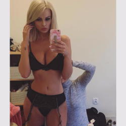 Modelin hesabını oğurlayıb, çılpaq şəklini yaydılar - FOTO