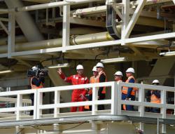 Prezident İlham Əliyev "Şahdəniz-2" üçün inşa olunan platformanın üst tikililərinin dənizə yola salınması mərasimində iştirak edib - FOTO