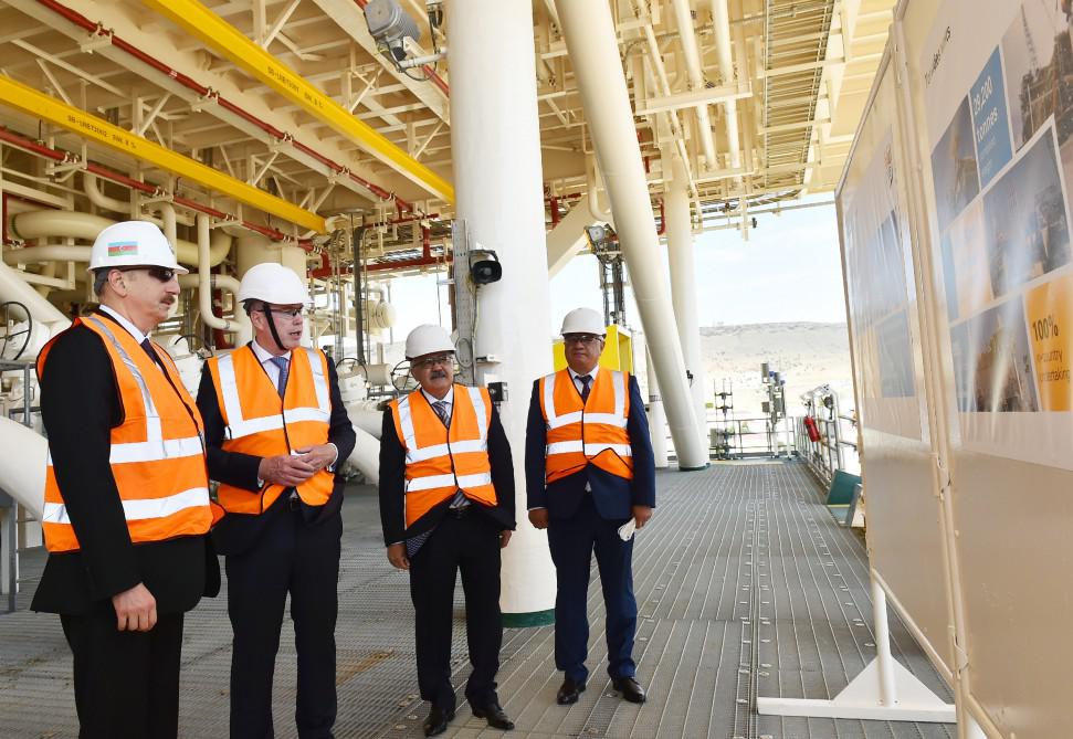 Prezident İlham Əliyev "Şahdəniz-2" üçün inşa olunan platformanın üst tikililərinin dənizə yola salınması mərasimində iştirak edib - FOTO