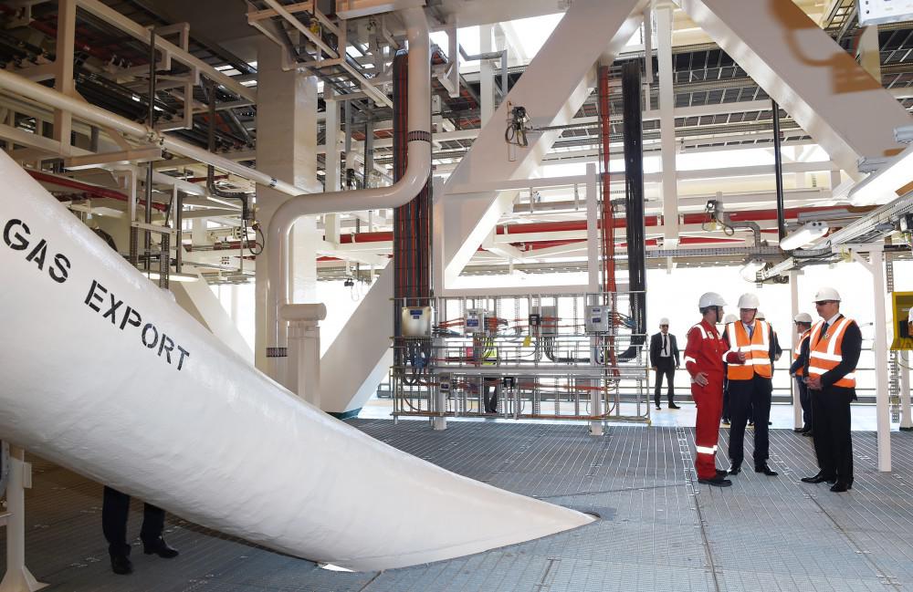 Prezident İlham Əliyev "Şahdəniz-2" üçün inşa olunan platformanın üst tikililərinin dənizə yola salınması mərasimində iştirak edib - FOTO