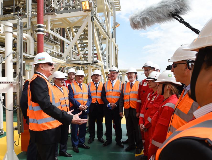 Prezident İlham Əliyev "Şahdəniz-2" üçün inşa olunan platformanın üst tikililərinin dənizə yola salınması mərasimində iştirak edib - FOTO