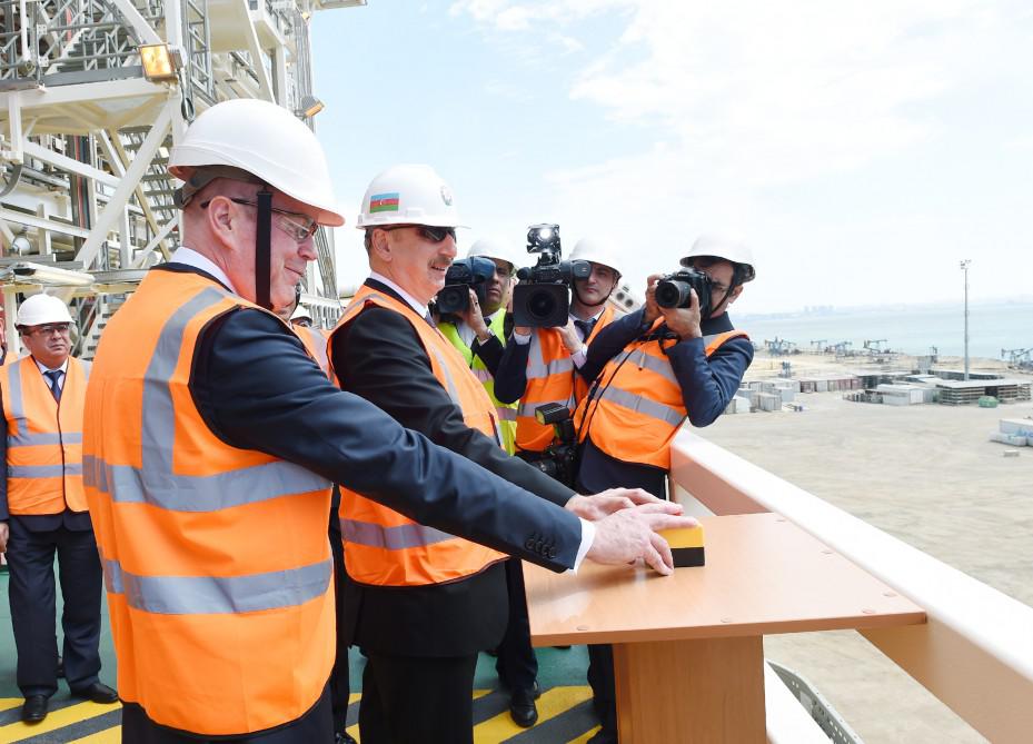 Prezident İlham Əliyev "Şahdəniz-2" üçün inşa olunan platformanın üst tikililərinin dənizə yola salınması mərasimində iştirak edib - FOTO