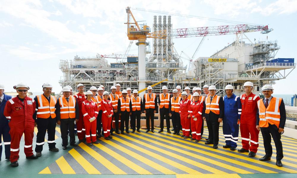 Prezident İlham Əliyev "Şahdəniz-2" üçün inşa olunan platformanın üst tikililərinin dənizə yola salınması mərasimində iştirak edib - FOTO