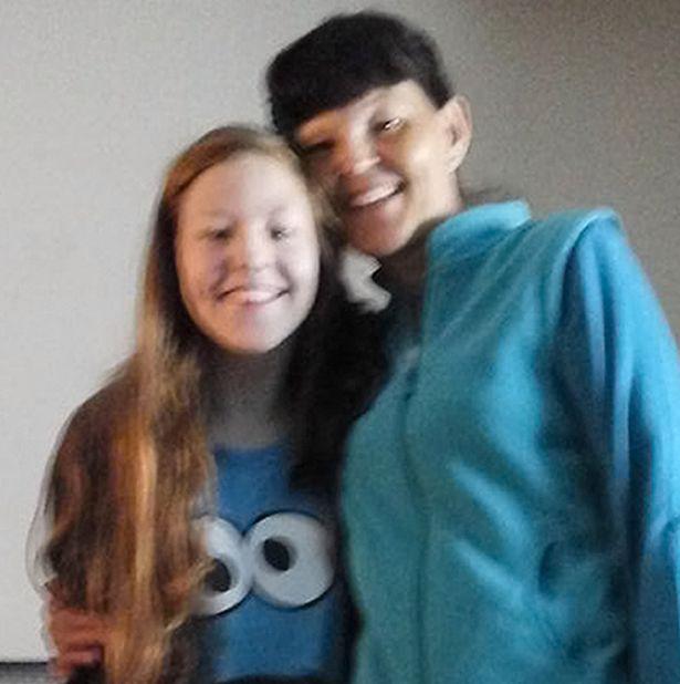 14 yaşlı qız anasının və bacısının başını kəsdi, sonra da... - Ağlasığmaz cinayət - FOTO