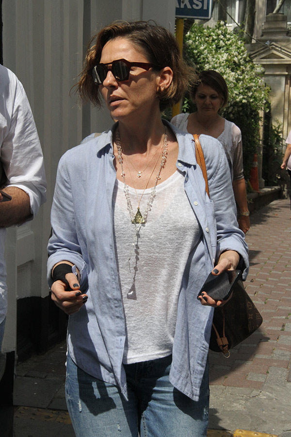 Çəkiliş zamanı silikonları "partlayan" aktrisa: 