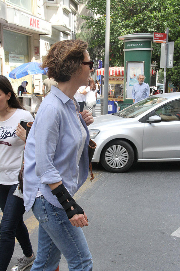 Çəkiliş zamanı silikonları "partlayan" aktrisa: 