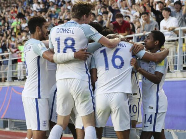 İngiltərə millisiinin futbolçularının əşyaları OĞURLANDI
