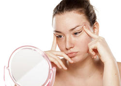 Uzun müddət güzgüyə baxmaq görün nəyə səbəb OLUR?