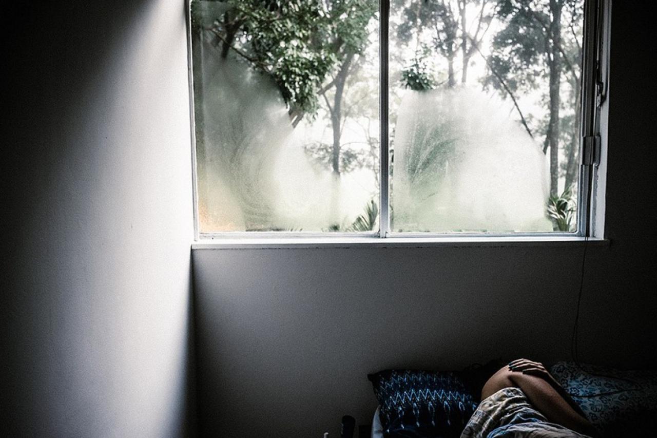 Evdə doğan sevgilisinin fotolarını çəkdi - FOTO