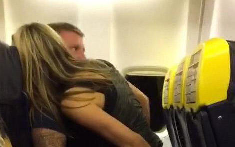 Kişi hamilə nişanlısını aldatdı: təyyarədə yad qadınla sevişdi - FOTO