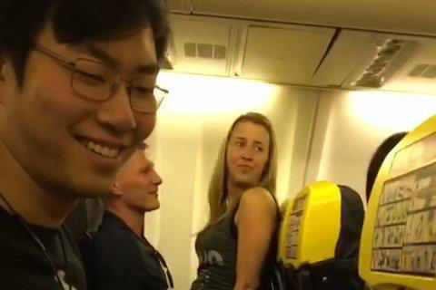 Kişi hamilə nişanlısını aldatdı: təyyarədə yad qadınla sevişdi - FOTO