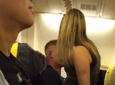 Kişi hamilə nişanlısını aldatdı: təyyarədə yad qadınla sevişdi - FOTO