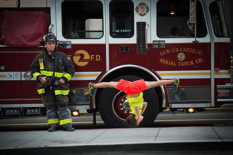 Unikal hərəkətlər edən uşaqlar - FOTO