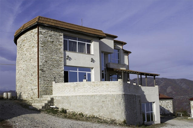 Ermənilər Qarabağda hotellər tikirlər - FOTO