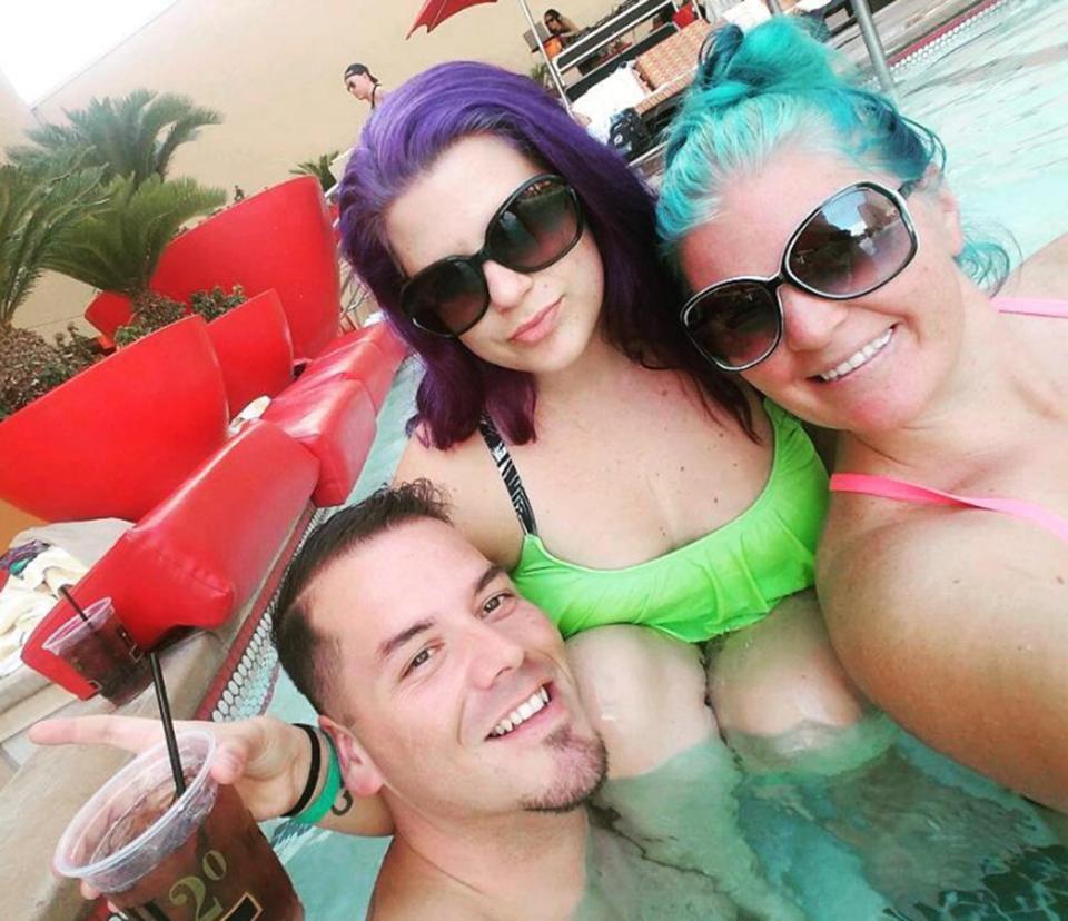 Bu kişi arvadı və sevgilisi ilə eyni evdə yaşayır - FOTOlar