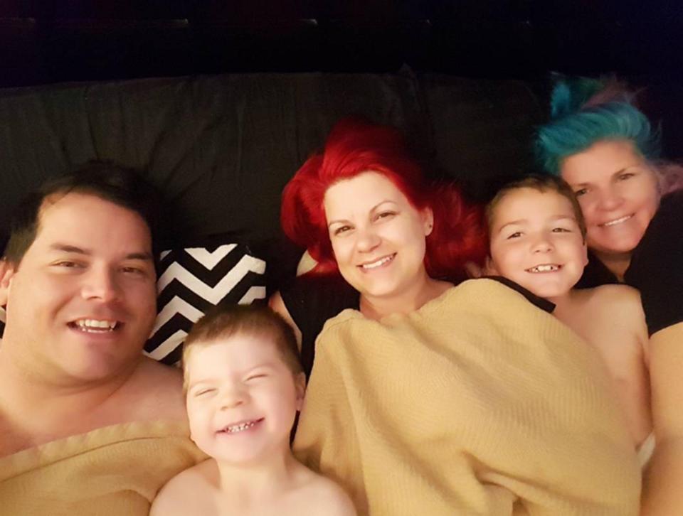 Bu kişi arvadı və sevgilisi ilə eyni evdə yaşayır - FOTOlar