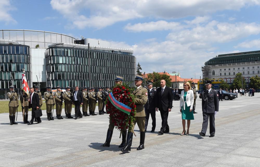 Prezident İlham Əliyev Polşa Baş naziri ilə görüşüb - YENİLƏNİB - FOTO