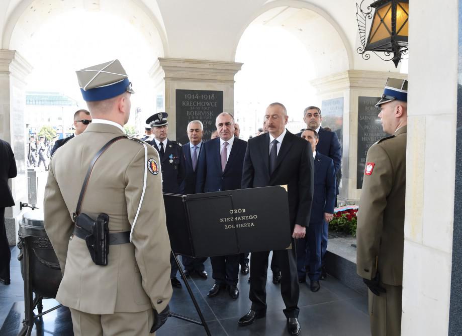 Prezident İlham Əliyev Polşa Baş naziri ilə görüşüb - YENİLƏNİB - FOTO