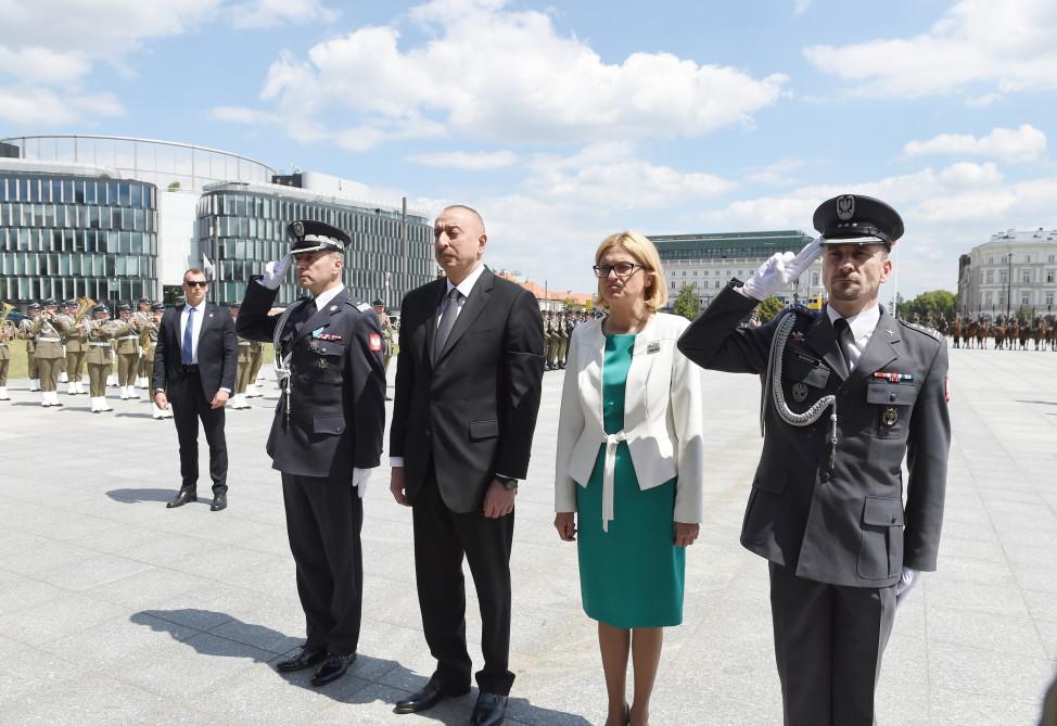Prezident İlham Əliyev Polşa Baş naziri ilə görüşüb - YENİLƏNİB - FOTO