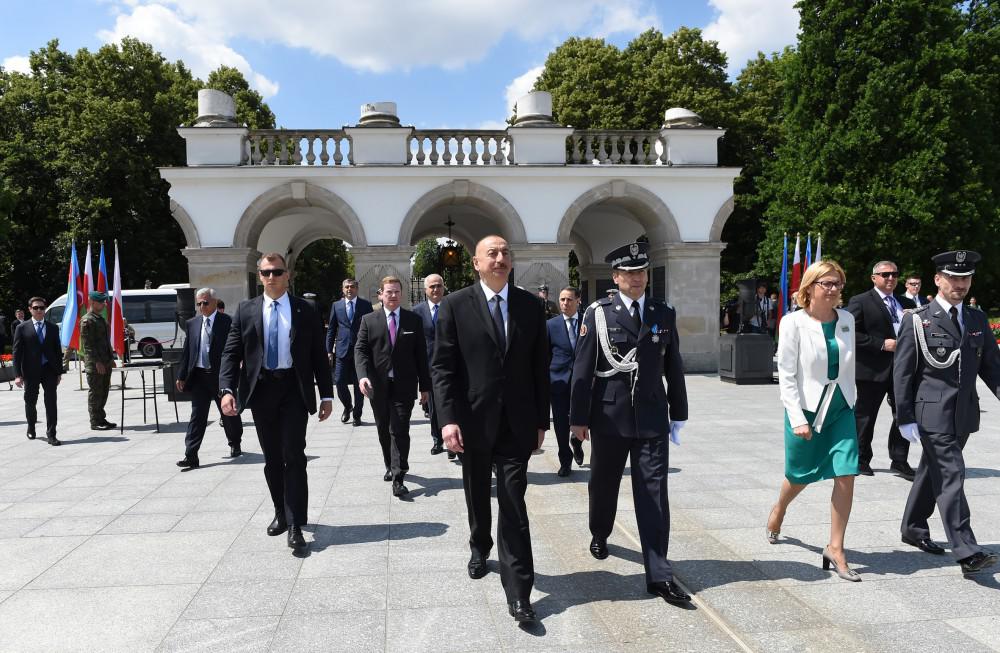 Prezident İlham Əliyev Polşa Baş naziri ilə görüşüb - YENİLƏNİB - FOTO